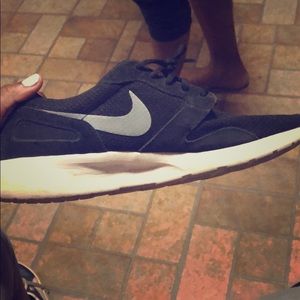 A pair of Nike sneakers fair condition